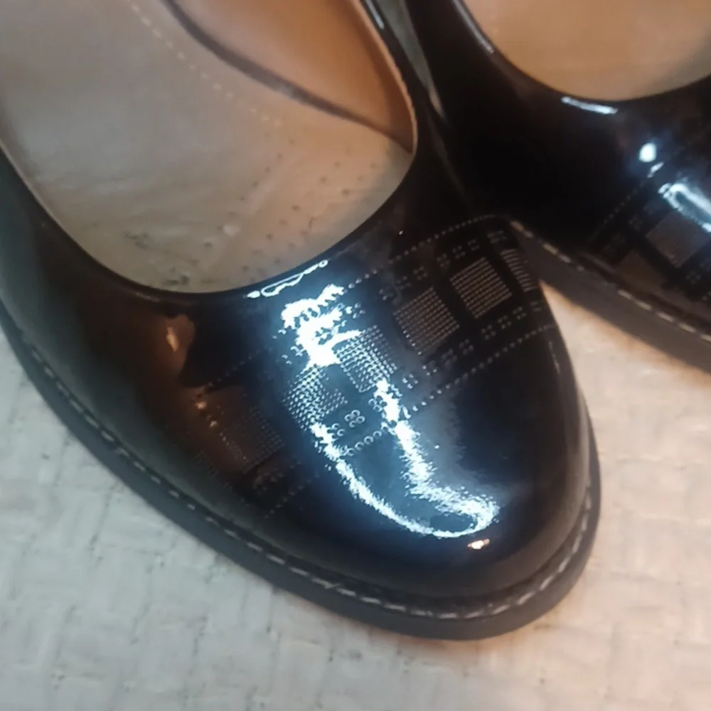 Clarks Black Patent Tarah Sofia  Leather Heels - Picture 2 of 9